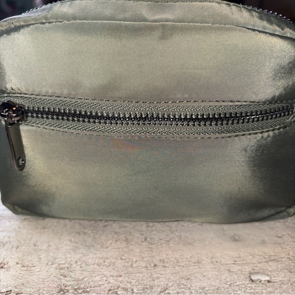 Wild Fable Women's Olive Green Small Fanny Pack Bag Adjustable Strap, NWT - Picture 12 of 12